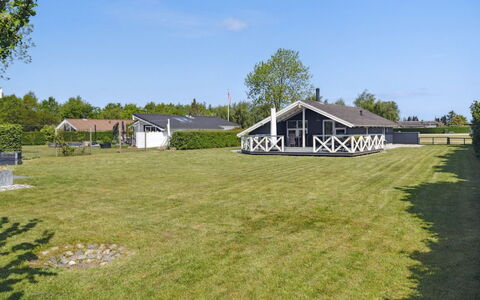 Nilsa - 400M from the Sea: Hus, Hjem, Tag, Sommerhus, Estate, Landscaping, Garden Bygninger, Sidespor, Stuehus