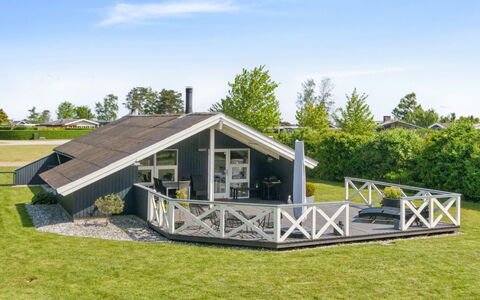 Nilsa - 400M from the Sea: Blå, Busk, Sommerhus, Bunddække, Have, Estate, Skygge, Landscaping, Stuehus, Eco Hotel