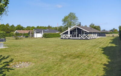Nilsa - 400M from the Sea
