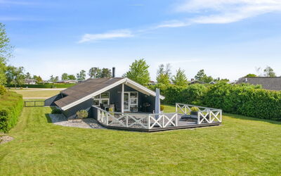Nilsa - 400M from the Sea