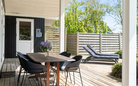 Arho - 75M from the Sea: Tag, Hus, Land Lot, Hjem, Sommerhus, Estate, Garden Bygninger, Skygge, Bjælkehytte, Landscaping