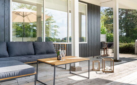 Arho - 75M from the Sea: Tag, Hus, Land Lot, Hjem, Sommerhus, Estate, Garden Bygninger, Skygge, Bjælkehytte, Landscaping