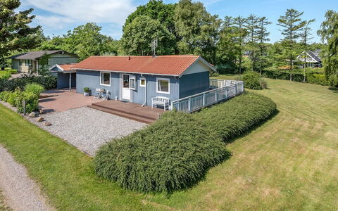 Lillan - 250M from the Sea: Boligområde, Tag, Forstad, Indkørsel, Estate, Skorsten