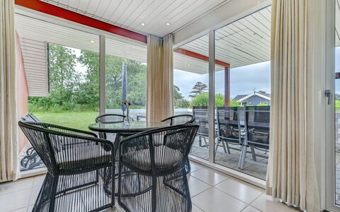 Emly - 1.1Km from the Sea: Veranda, Etage, Loft, Dør, Skygge, Stol, Hårdttræ, Dæk, Bejdse, Trægulve