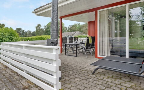 Emly - 1.1Km from the Sea: Svømmepøl, Ferieby