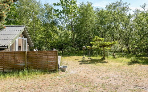 Osa - 150M from the Sea: Busk, Sommerhus, Land Lot, Landdistrikt, Have, Garden Bygninger, Backyard, Lawn, Skygge, Gård