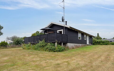 Bridgette - 100M from the Sea: Træ, Bejdse, Planke, Hårdttræ, Sommerhus, Dæk, Sidespor, Skygge, Trægulve, Garden Bygninger