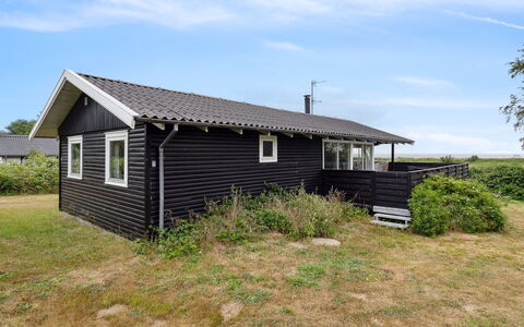 Bridgette - 100M from the Sea: Træ, Bejdse, Planke, Hårdttræ, Sommerhus, Dæk, Sidespor, Skygge, Trægulve, Garden Bygninger