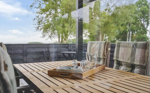 Bridgette - 100M from the Sea: Plantesamfund, Sollys, Urteagtig Plante, Have, Plantation, Landbrug, Farm