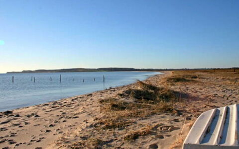 Aaran - 300M from the Sea: Blå, Busk, Sommerhus, Bunddække, Have, Estate, Skygge, Landscaping, Stuehus, Eco Hotel