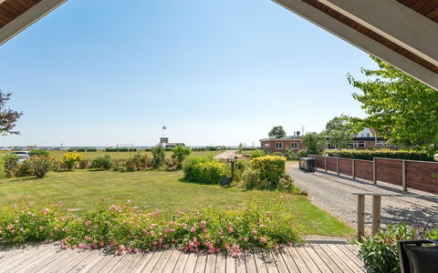 Kaike - 100M from the Sea: Hus, Tag, Hjem, Sommerhus, Estate, Stuehus, Villa, Veranda, Sidespor