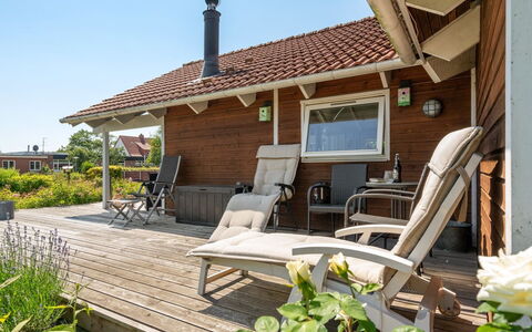 Kaike - 100M from the Sea: Hus, Tag, Hjem, Sommerhus, Estate, Stuehus, Villa, Veranda, Sidespor