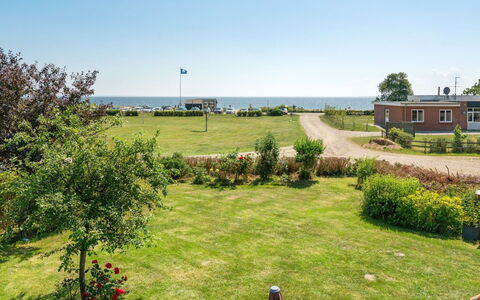 Kaike - 100M from the Sea: Hus, Tag, Hjem, Sommerhus, Estate, Stuehus, Villa, Veranda, Sidespor