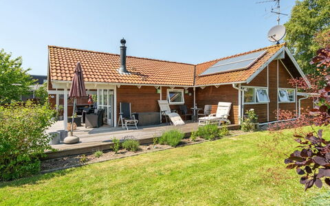 Kaike - 100M from the Sea: Hus, Tag, Hjem, Sommerhus, Estate, Stuehus, Villa, Veranda, Sidespor