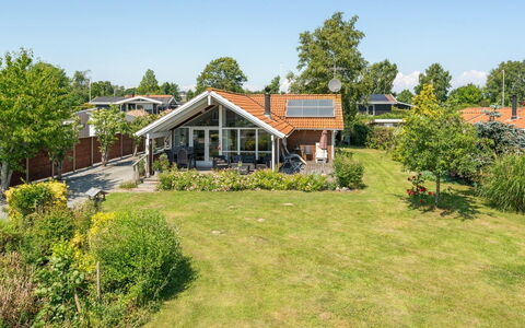 Kaike - 100M from the Sea: Blå, Busk, Sommerhus, Bunddække, Have, Estate, Skygge, Landscaping, Stuehus, Eco Hotel