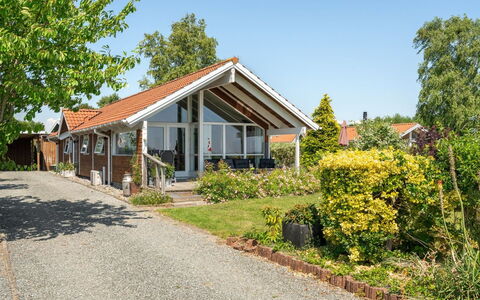 Kaike - 100M from the Sea: Blå, Busk, Sommerhus, Bunddække, Have, Estate, Skygge, Landscaping, Stuehus, Eco Hotel
