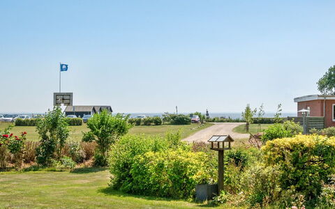Kaike - 100M from the Sea: Blå, Busk, Sommerhus, Bunddække, Have, Estate, Skygge, Landscaping, Stuehus, Eco Hotel