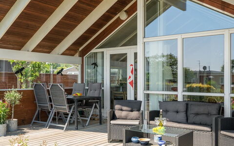 Kaike - 100M from the Sea: Blå, Busk, Sommerhus, Bunddække, Have, Estate, Skygge, Landscaping, Stuehus, Eco Hotel