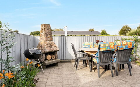 Josef - 500M from the Sea: Møbel, Indretning, Stol, Gulvbelægning, Bord, Udvej, Etage, Loft, Værelse, Eco Hotel