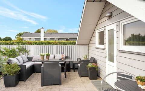 Josef - 500M from the Sea: Møbel, Indretning, Stol, Gulvbelægning, Bord, Udvej, Etage, Loft, Værelse, Eco Hotel