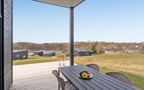 Klarin - 350M from the Sea: Træ, Kompositmateriale, Veranda, Dæk, Hårdttræ, Planke, Skygge, Bejdse, Udendørs Struktur, Gårdhave