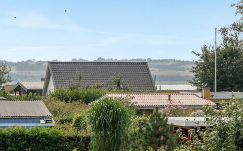 Albricus - 250M from the Sea: Møbel, Bord, Udendørs Møbler, Udendørs Bord, Stol, Bejdse, Skygge, Backyard, Sommerhus, Køkken & Spisebord