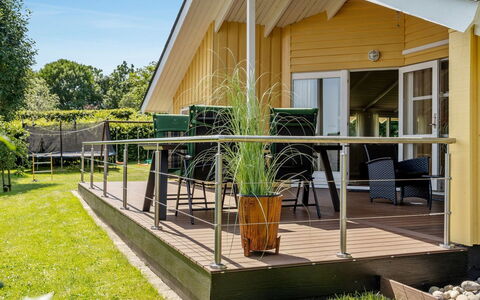Hwiting - 200M from the Sea: Veranda, Skygge, Stol, Dæk, Hårdttræ, Sommerhus, Bejdse, Udvej, Planke, Udendørs Møbler