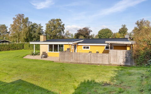 Nane - 80M from the Sea: Græs, Hus, Tag, Sommerhus, Hjem, Busk, Stuehus, Land Lot, Landdistrikt