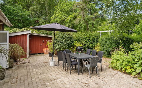 Jonni - 15Km from the Sea: Tag, Hus, Hjem, Sommerhus, Dør, Sidespor, Estate, Lawn, Gård, Veranda