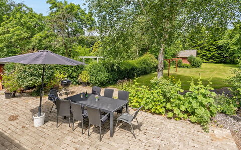 Jonni - 15Km from the Sea: Tag, Hus, Hjem, Sommerhus, Dør, Sidespor, Estate, Lawn, Gård, Veranda