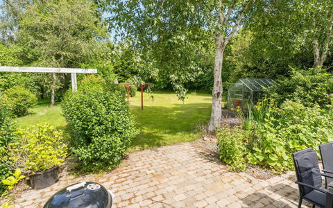 Jonni - 15Km from the Sea: Tag, Hus, Hjem, Sommerhus, Dør, Sidespor, Estate, Lawn, Gård, Veranda