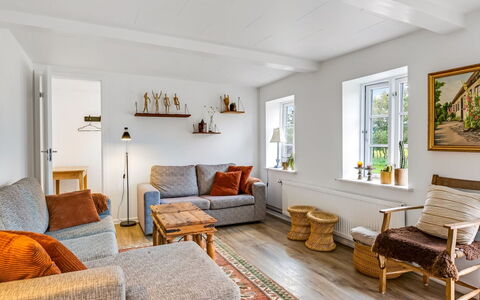 Dolfine - 15Km from the Sea: Tag, Hus, Land Lot, Hjem, Sommerhus, Estate, Garden Bygninger, Skygge, Bjælkehytte, Landscaping