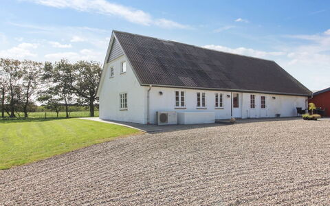 Dolfine - 15Km from the Sea: Tag, Hus, Land Lot, Hjem, Sommerhus, Estate, Garden Bygninger, Skygge, Bjælkehytte, Landscaping