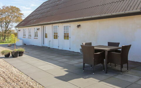 Dolfine - 15Km from the Sea: Tag, Hus, Land Lot, Hjem, Sommerhus, Estate, Garden Bygninger, Skygge, Bjælkehytte, Landscaping