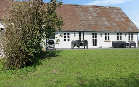 Dolfine - 15Km from the Sea: Tag, Hus, Land Lot, Hjem, Sommerhus, Estate, Garden Bygninger, Skygge, Bjælkehytte, Landscaping