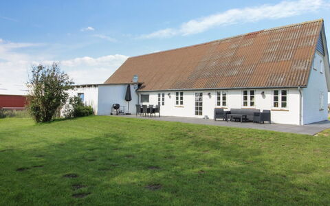 Dolfine - 15Km from the Sea: Tag, Hus, Land Lot, Hjem, Sommerhus, Estate, Garden Bygninger, Skygge, Bjælkehytte, Landscaping