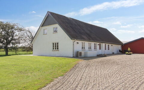 Dolfine - 15Km from the Sea: Tag, Hus, Land Lot, Hjem, Sommerhus, Estate, Garden Bygninger, Skygge, Bjælkehytte, Landscaping