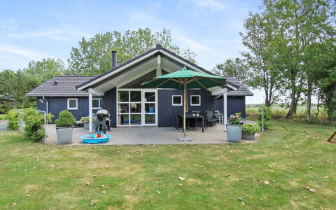 Ulrikke - 12Km from the Sea: Boligområde, Busk, Hus, Hjem, Have, Estate, Skygge, Landscaping, Lawn