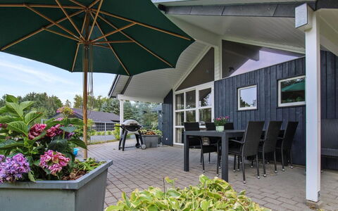 Ulrikke - 12Km from the Sea: Tag, Hjem, Hus, Skygge, Sommerhus, Veranda, Bunddække, Markise, Dør, Stol