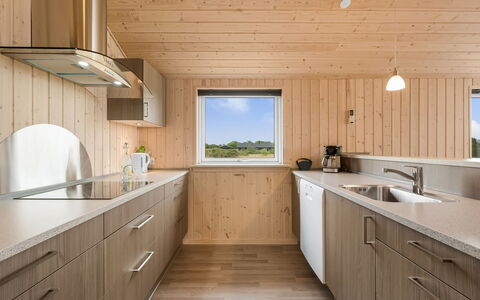 Clement - 500M to the Fjord: Træ, Gulvbelægning, Køkken, Bejdse, Hårdttræ, Countertop, Krydsfiner, Planke, Trægulve, Cabinetry