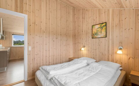 Clement - 500M to the Fjord: Træ, Loft, Etage, Indretning, Gulvbelægning, Soveværelse, Bejdse, Hårdttræ, Seng, Værelse