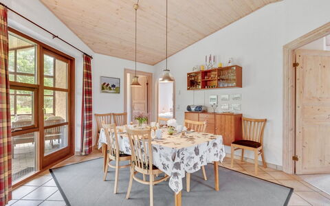 Rika - 525M to the Fjord: Træ, Indretning, Gulvbelægning, Møbel, Loft, Etage, Hjem, Værelse, Stol, Spisestue