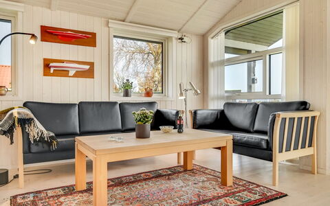 Duschanka - 50M to the Fjord: Plantesamfund, Sollys, Urteagtig Plante, Have, Plantation, Landbrug, Farm