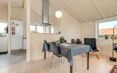 Duschanka - 50M to the Fjord: Plantesamfund, Sollys, Urteagtig Plante, Have, Plantation, Landbrug, Farm