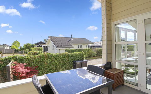 Emmik - 150M from the Sea: Hjem, Sommerhus, Veranda, Sidespor, Stuehus, Udendørs Struktur