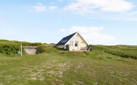 Ebba - 25M from the Sea: Boligområde, Tag, Forstad, Indkørsel, Estate, Skorsten