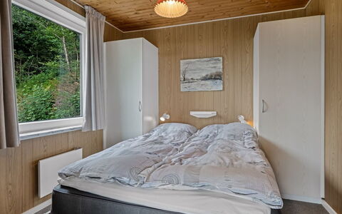 Simo - 250M from the Sea: Soveværelse, Træ, Seng, Indretning, Sengetøj, Sengetøj, Hjem, Bed Frame, Etage, Værelse