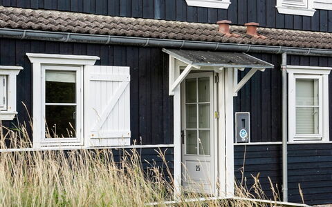 Tofan - 100M to the Fjord: Tag, Hus, Land Lot, Hjem, Sommerhus, Estate, Garden Bygninger, Skygge, Bjælkehytte, Landscaping