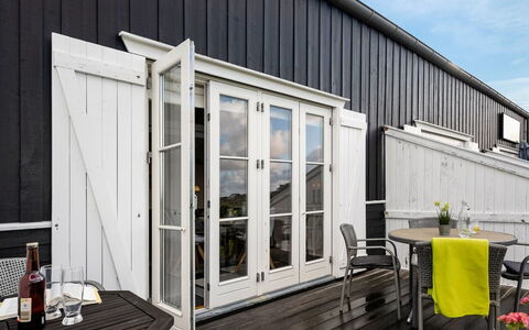Tofan - 100M to the Fjord: Tag, Hus, Land Lot, Hjem, Sommerhus, Estate, Garden Bygninger, Skygge, Bjælkehytte, Landscaping