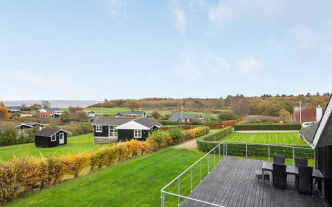 Clarita - 300M to the Fjord: Arkitektur, Tag, Hjem, Kompositmateriale, Dagslys, Sidespor, Indkørsel